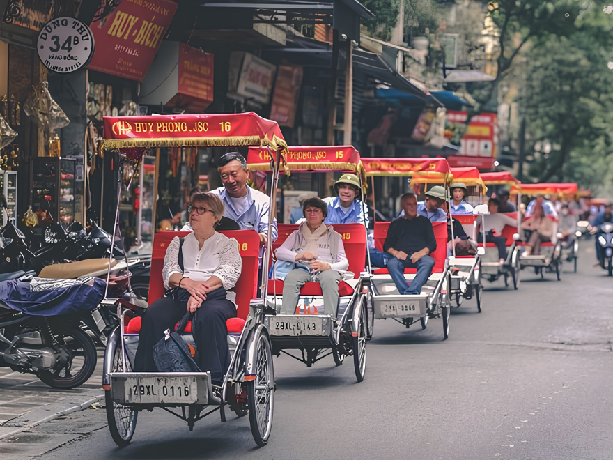 Cyclo ride through Ha Noi Old Quarter streets.