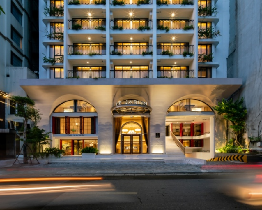 Le Jardins Hotel & Spa façade at dusk in Ha Noi.
